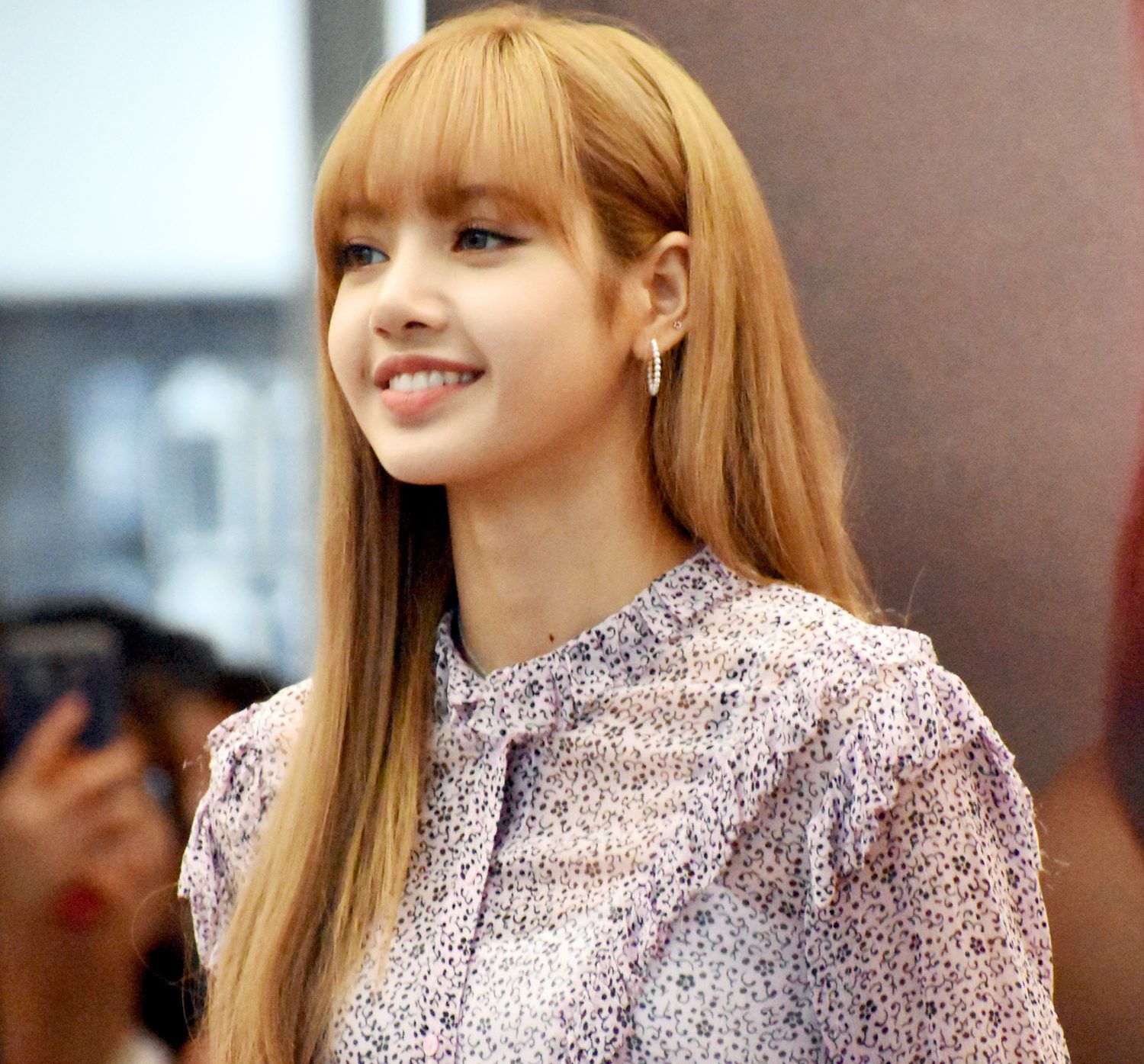 Blackpink Lisa, a strong presence in her black and white photo... 'Soft ...